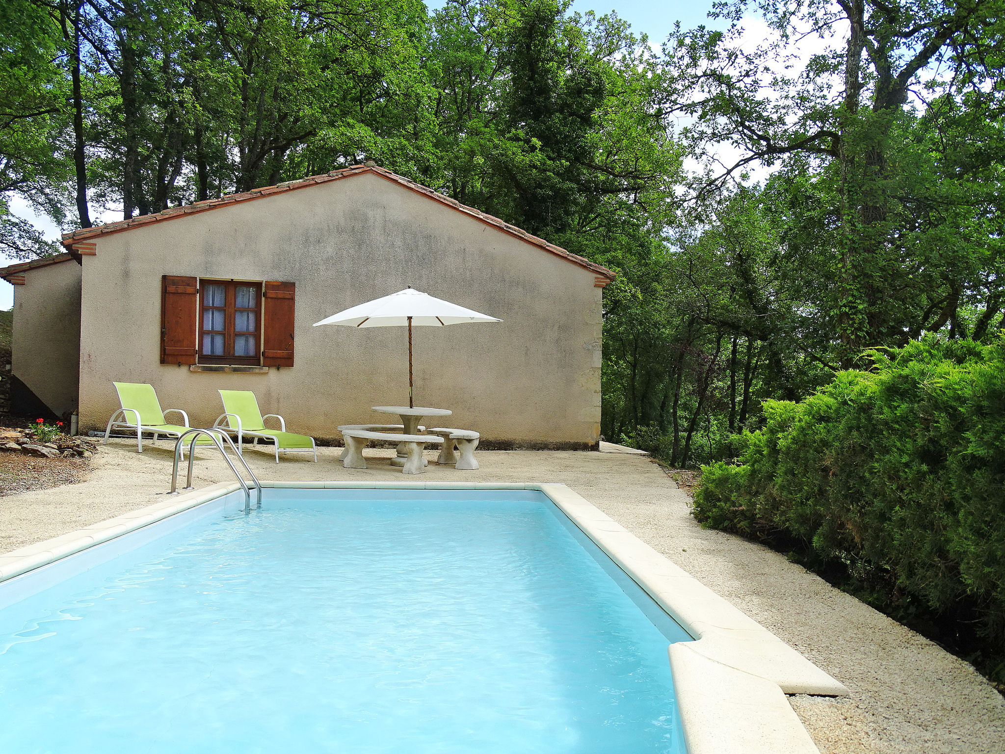 Foto 28 - Casa de 2 habitaciones en Blanquefort-sur-Briolance con piscina privada y jardín