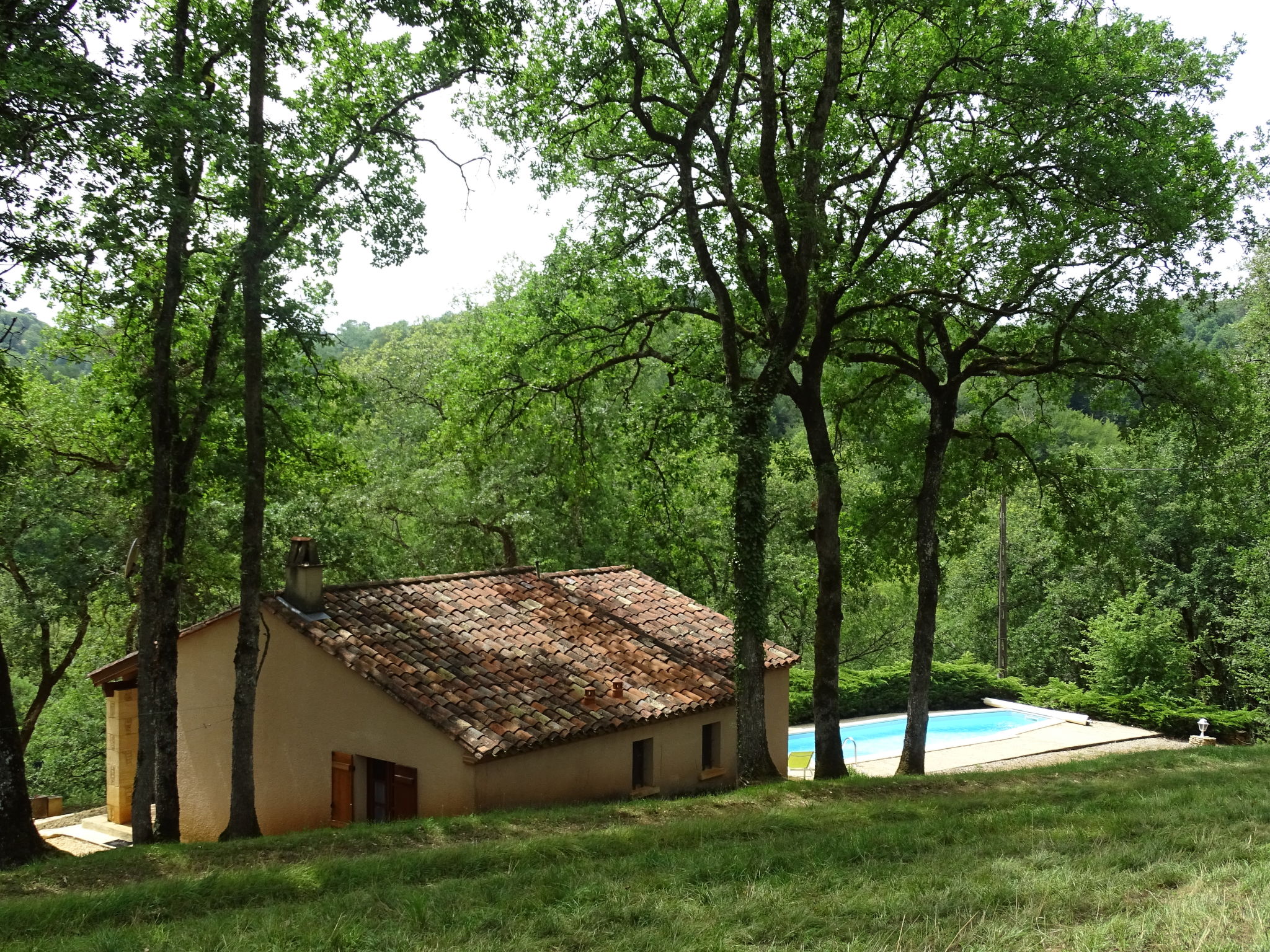 Photo 1 - Maison de 2 chambres à Blanquefort-sur-Briolance avec piscine privée et terrasse