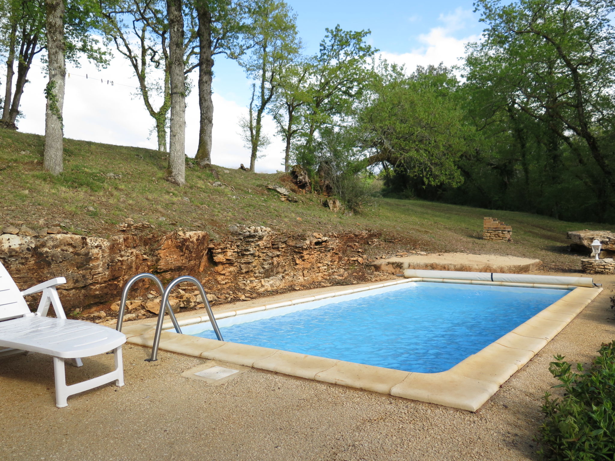 Foto 22 - Casa de 2 habitaciones en Blanquefort-sur-Briolance con piscina privada y terraza