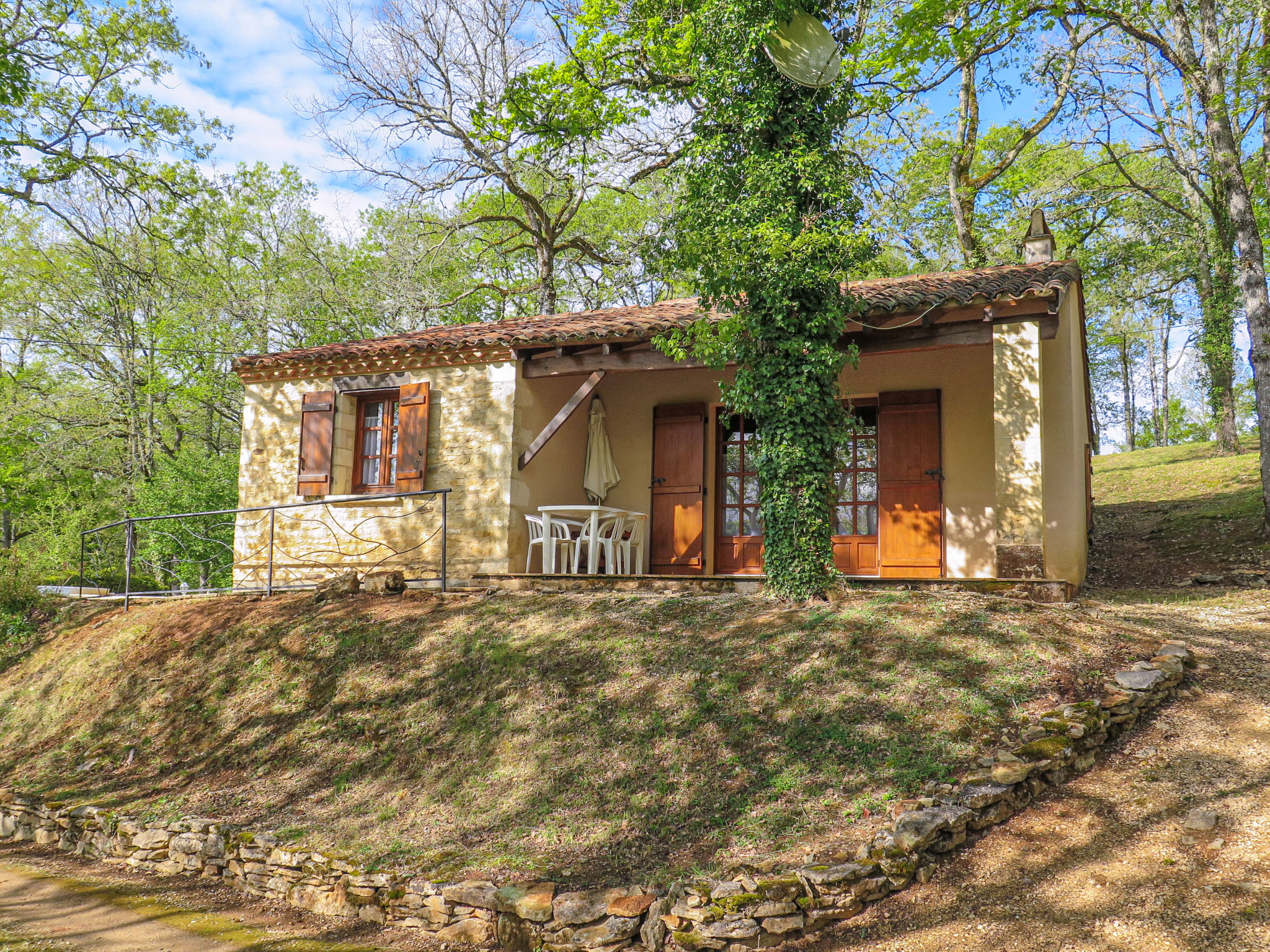 Foto 13 - Casa con 2 camere da letto a Blanquefort-sur-Briolance con piscina privata e terrazza