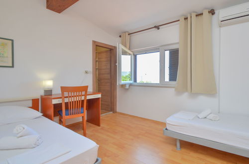 Foto 15 - Casa de 3 quartos em Vodice com jardim e terraço