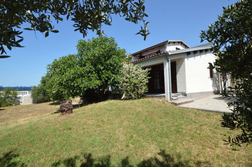 Foto 2 - Casa de 3 quartos em Vodice com piscina e vistas do mar