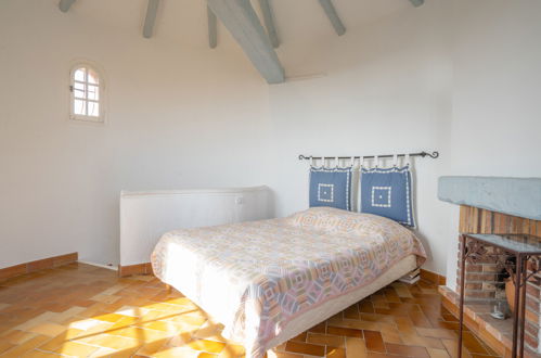 Foto 16 - Casa con 4 camere da letto a Fréjus con piscina privata e giardino