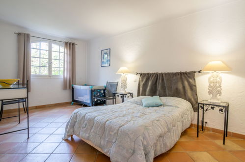 Foto 17 - Casa con 4 camere da letto a Fréjus con piscina privata e vista mare
