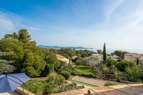 Foto 14 - Casa de 4 quartos em Fréjus com piscina privada e jardim