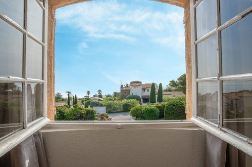 Foto 18 - Casa con 4 camere da letto a Fréjus con piscina privata e giardino