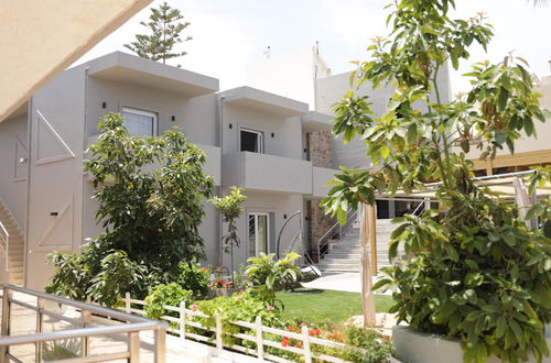 Photo 10 - Maria Apts