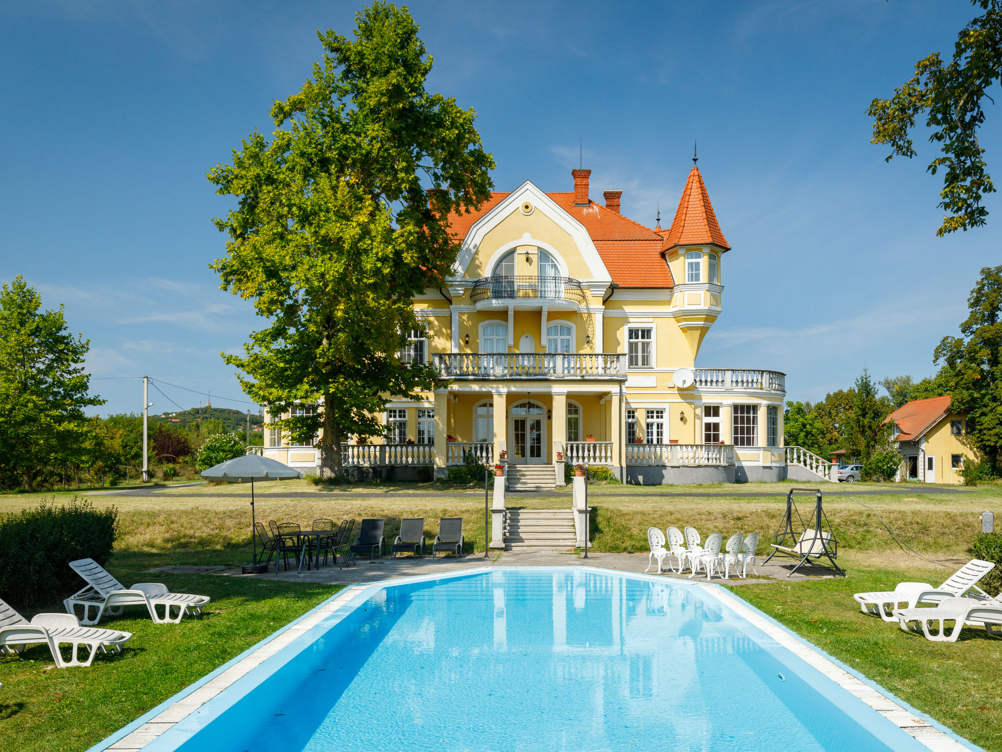 Foto 1 - Casa de 10 habitaciones en Fonyód con piscina privada y vistas al mar