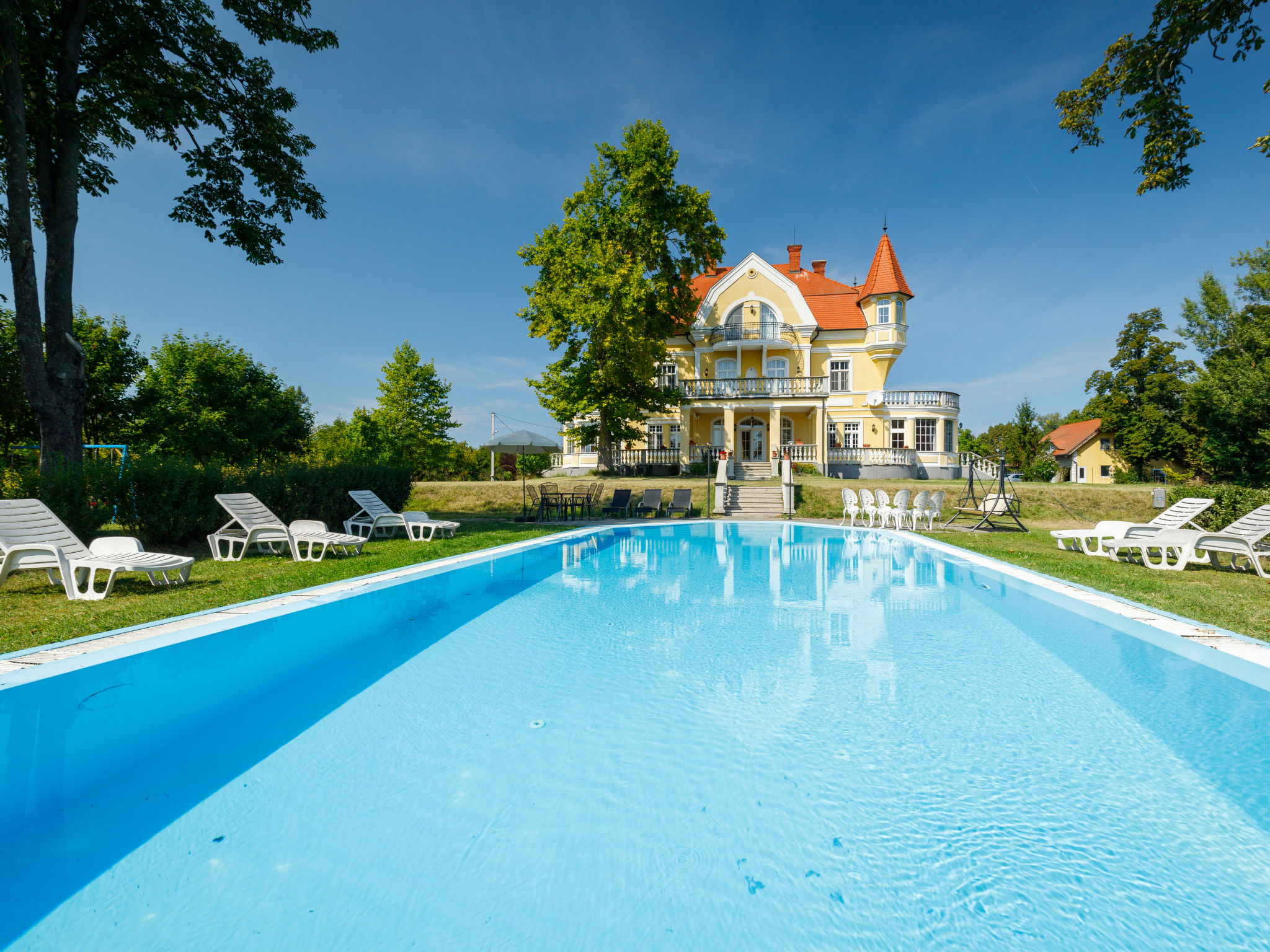 Foto 37 - Casa con 10 camere da letto a Fonyód con piscina privata e giardino