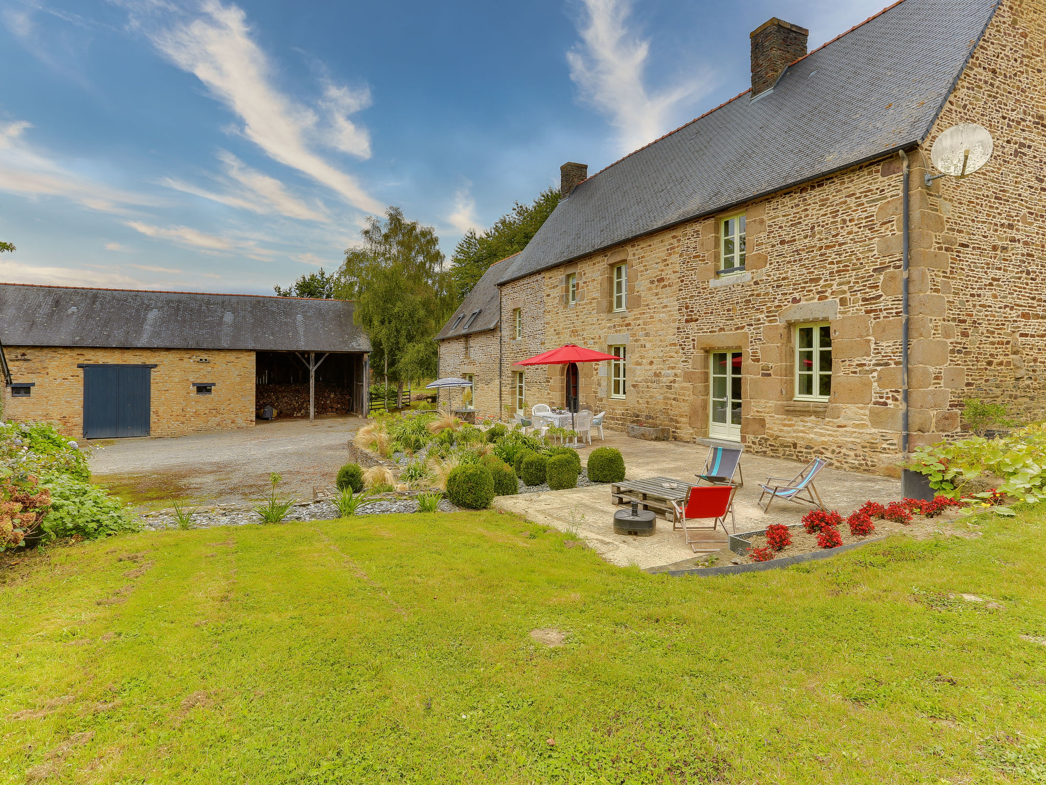 Photo 1 - Maison de 3 chambres à Val-Couesnon avec jardin et vues à la mer