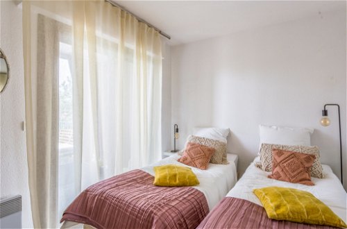 Photo 4 - Appartement de 3 chambres à Le Lavandou avec terrasse et vues à la mer