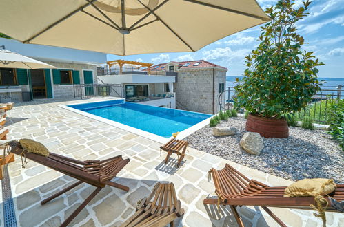 Foto 5 - Haus mit 6 Schlafzimmern in Dugi Rat mit privater pool und blick aufs meer