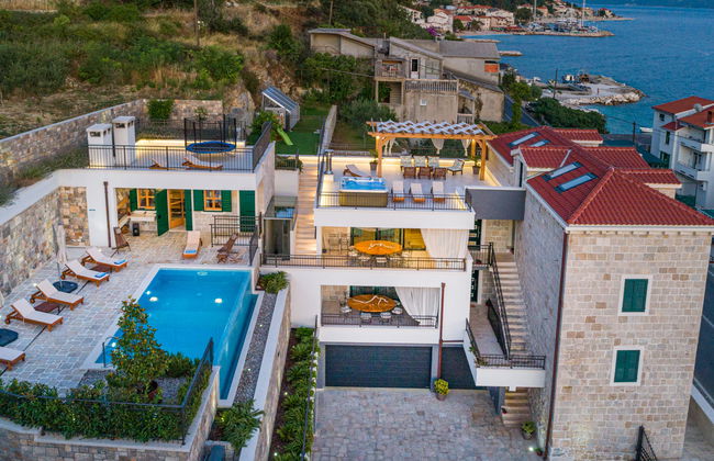 Casa de 8 quartos em Dugi Rat com piscina privada e jardim - Foto 40