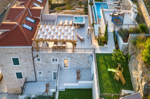 Foto 4 - Casa de 6 habitaciones en Dugi Rat con piscina privada y vistas al mar