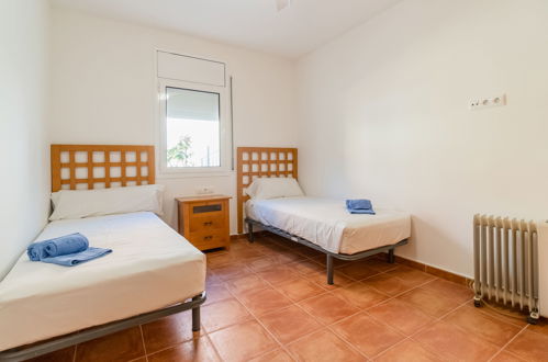 Photo 17 - Maison de 4 chambres à Roda de Berà avec piscine privée et vues à la mer