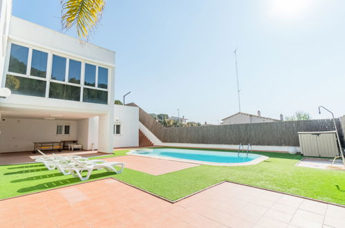 Foto 2 - Casa con 4 camere da letto a Roda de Berà con piscina privata e giardino