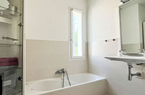 Photo 3 - 2 bedroom House in Montesquieu-des-Albères with private pool and garden