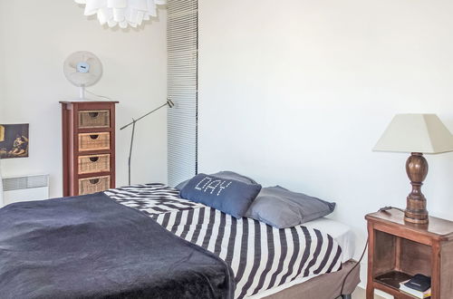 Photo 14 - 2 bedroom House in Montesquieu-des-Albères with private pool and garden