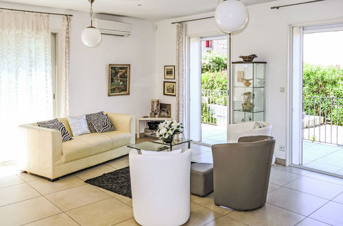 Photo 10 - 2 bedroom House in Montesquieu-des-Albères with private pool and garden
