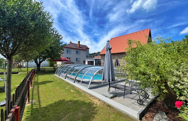 Casa de 4 quartos em Neurazy com piscina privada e jardim - Foto 1