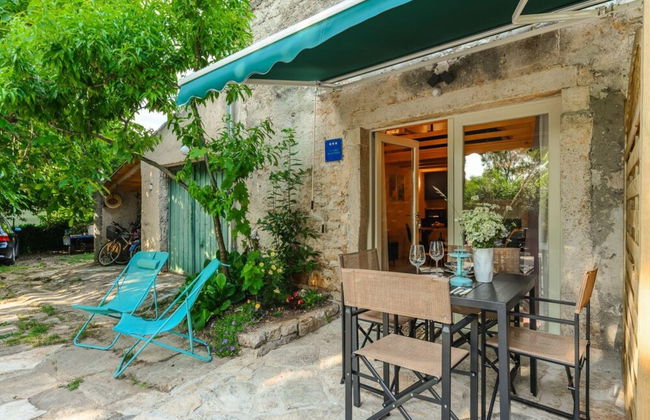 Modern Apartment Near the Beach - Photo 13