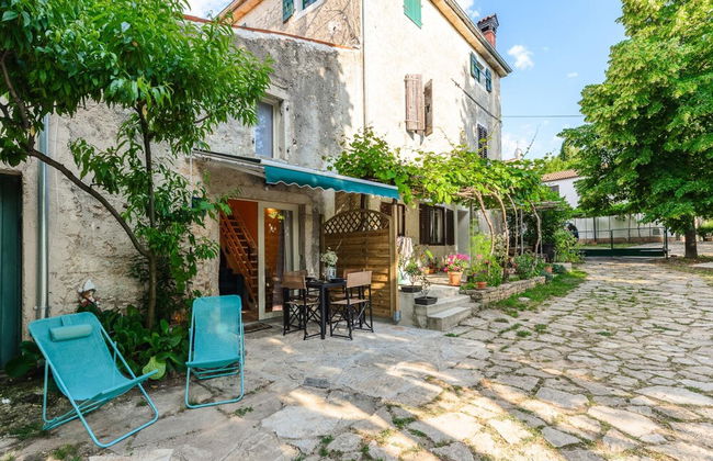 Modern Apartment Near the Beach - Photo 1