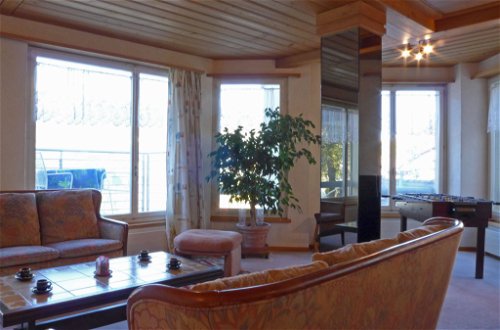 Foto 9 - Appartamento con 3 camere da letto a Lauterbrunnen con vista sulle montagne