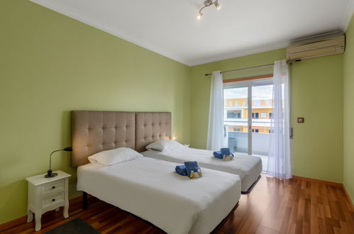 Foto 5 - Appartamento con 3 camere da letto a Portimão con vista mare