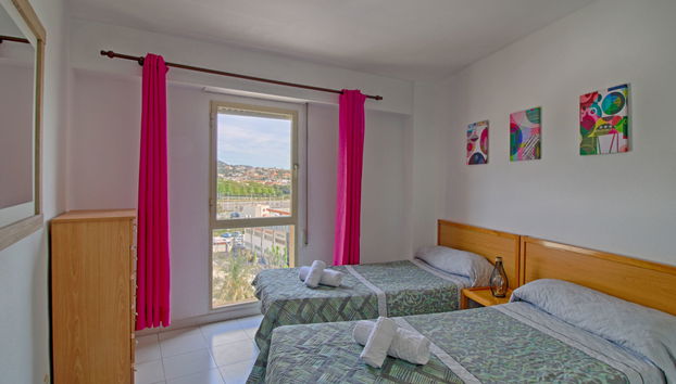 2 bedroom Apartment in Calp with swimming pool and garden - Photo 4