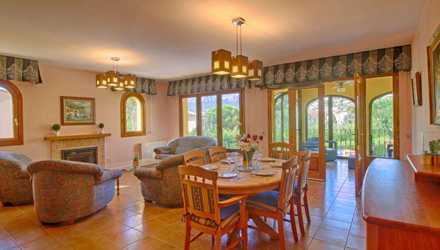 Casa de 4 quartos em Calp com piscina privada e jardim - Foto 3