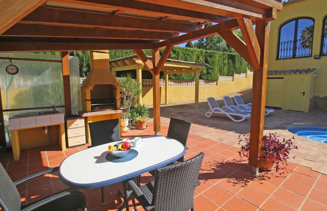 Casa de 4 quartos em Calp com piscina privada e jardim - Foto 2