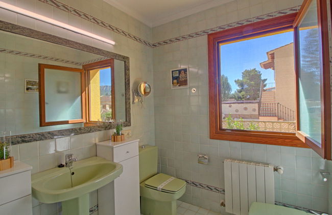 Casa de 4 quartos em Calp com piscina privada e jardim - Foto 14