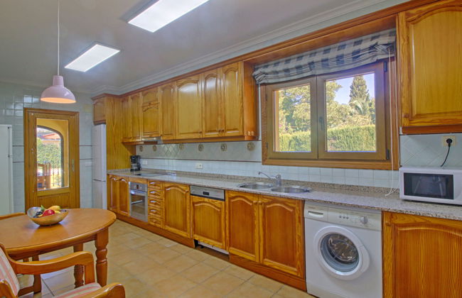 Casa de 4 quartos em Calp com piscina privada e jardim - Foto 4