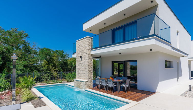 Photo 1 - Maison de 3 chambres à Umag avec piscine privée et terrasse