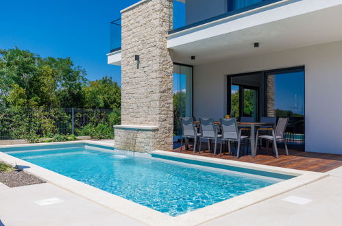 Photo 15 - Maison de 3 chambres à Umag avec piscine privée et terrasse