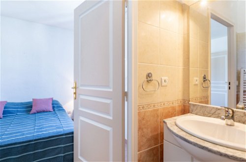 Foto 13 - Appartamento con 3 camere da letto a Sainte-Maxime con giardino e vista mare
