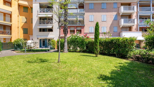 4 bedroom Apartment in Sainte-Maxime with garden and terrace - Photo 5