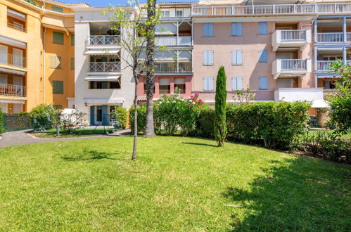 Foto 5 - Appartamento con 3 camere da letto a Sainte-Maxime con giardino e vista mare