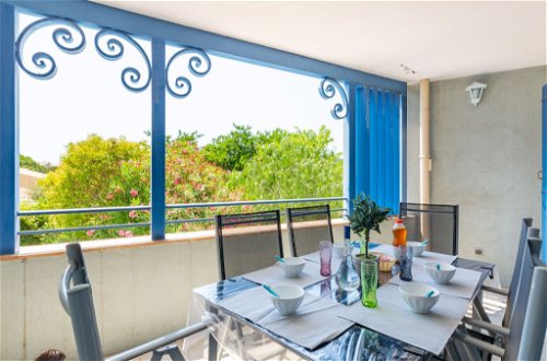 Foto 16 - Appartamento con 3 camere da letto a Sainte-Maxime con giardino e vista mare