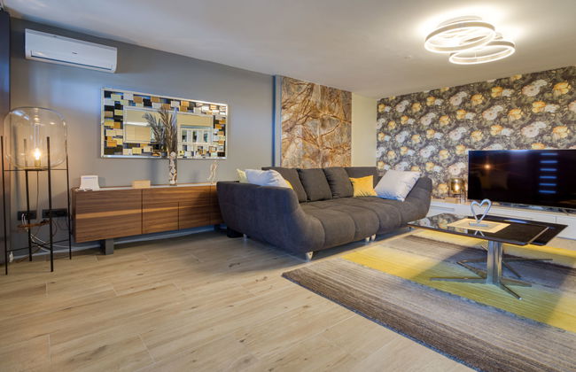 2 bedroom Apartment in Crikvenica with terrace and hot tub - Photo 14