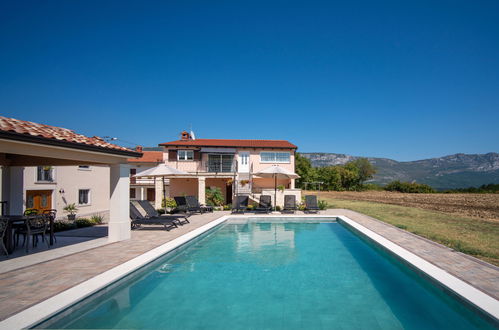 Photo 46 - Maison de 5 chambres à Kršan avec piscine privée et vues à la mer