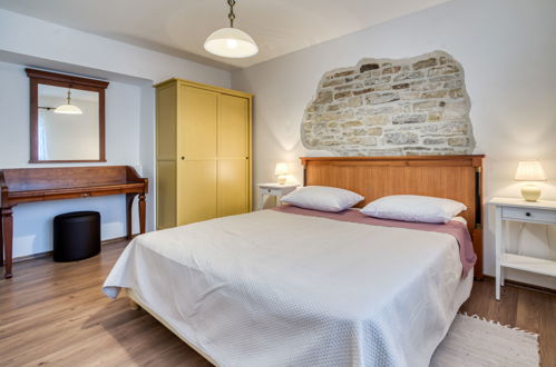 Foto 41 - Casa con 5 camere da letto a Kršan con piscina privata e vista mare