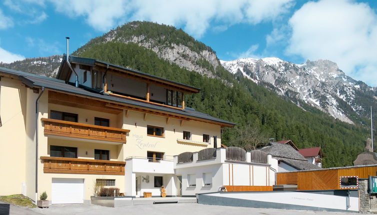 Foto 1 - Casa con 5 camere da letto a Pettneu am Arlberg con terrazza e vista sulle montagne