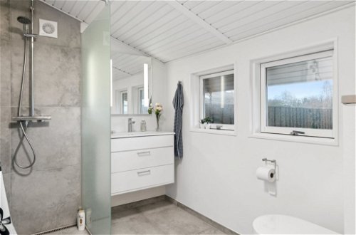 Foto 8 - Casa de 3 habitaciones en Rønde con terraza y bañera de hidromasaje