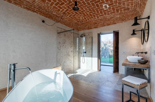 Foto 25 - Casa de 5 habitaciones en Poirino con piscina privada y jardín