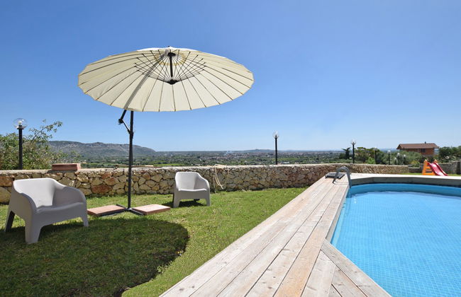 Casa de 3 quartos em Floridia com piscina privada e jardim - Foto 2