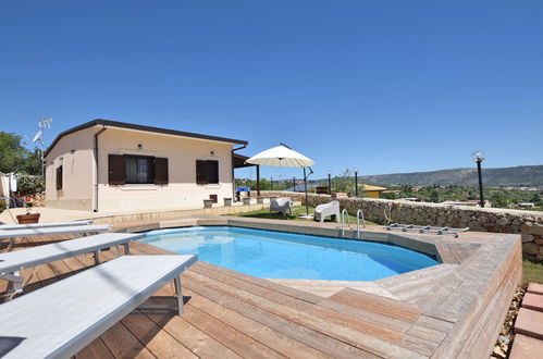 Foto 1 - Casa con 2 camere da letto a Floridia con piscina privata e giardino