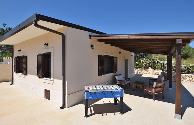 Casa de 3 quartos em Floridia com piscina privada e jardim - Foto 5