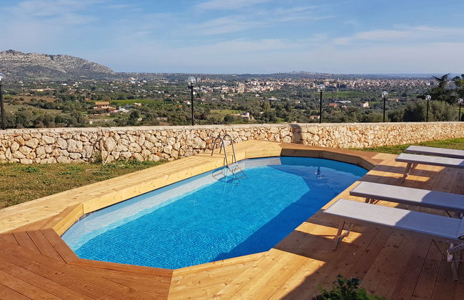 Casa de 3 quartos em Floridia com piscina privada e jardim - Foto 24