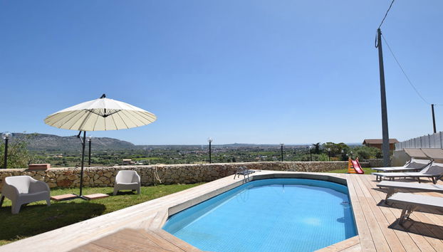 Casa de 3 quartos em Floridia com piscina privada e jardim - Foto 3